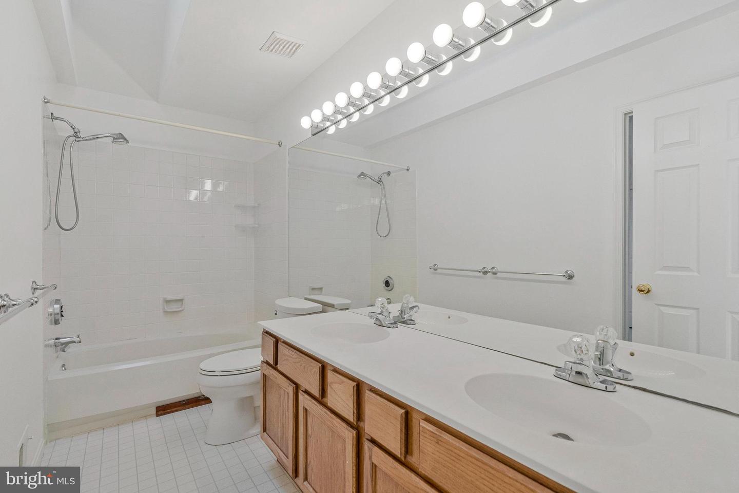 714 CLAIRMONT CT NE, LEESBURG, Virginia 20176, 4 Bedrooms Bedrooms, ,2 BathroomsBathrooms,Residential,For sale,714 CLAIRMONT CT NE,VALO2111616 MLS # VALO2111616