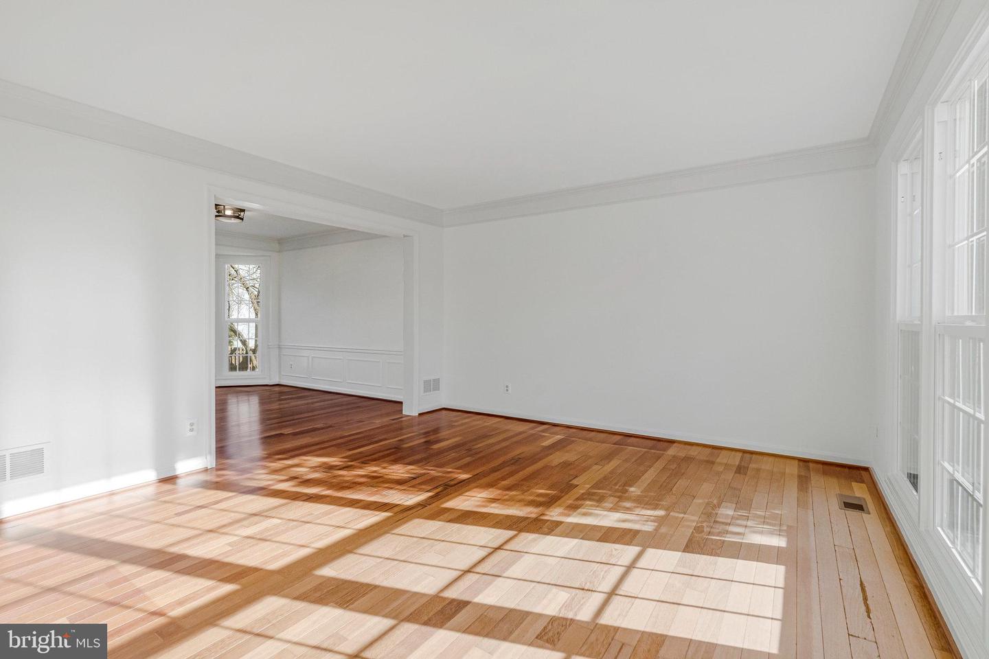 714 CLAIRMONT CT NE, LEESBURG, Virginia 20176, 4 Bedrooms Bedrooms, ,2 BathroomsBathrooms,Residential,For sale,714 CLAIRMONT CT NE,VALO2111616 MLS # VALO2111616