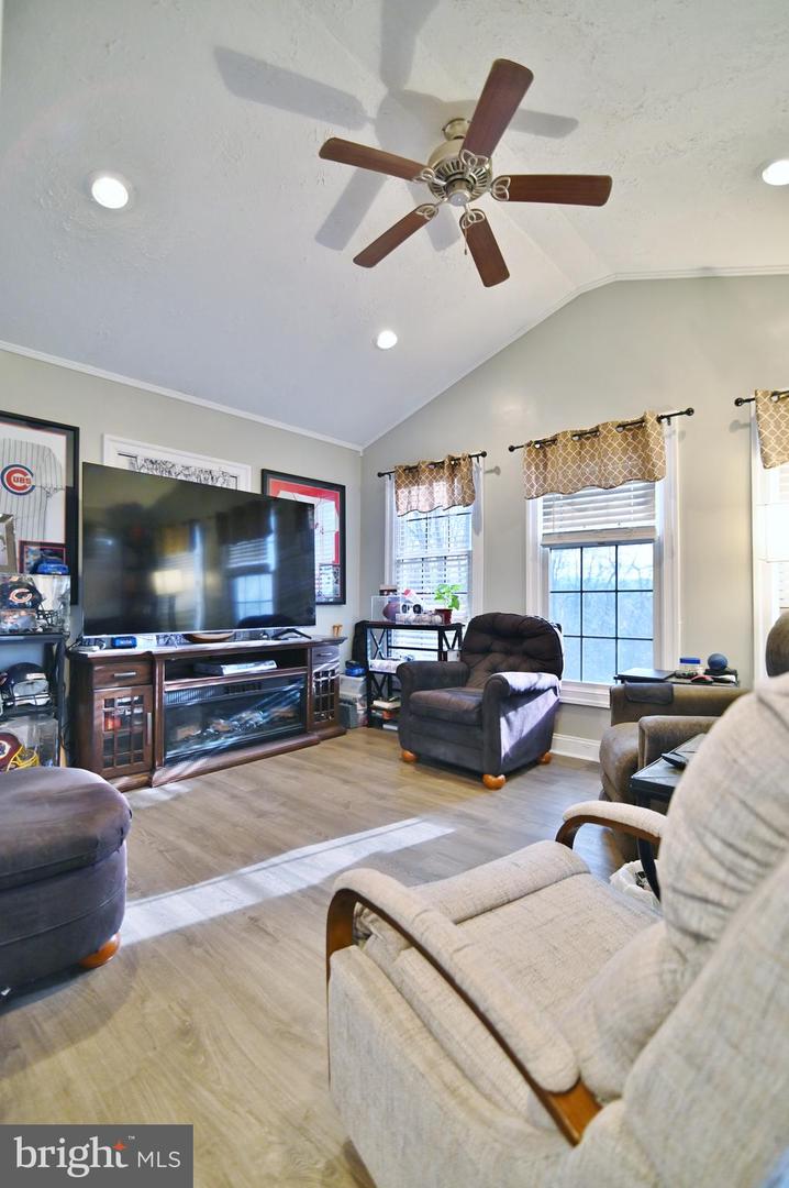 522 MANOR HILL DR, TOMS BROOK, Virginia 22660, 4 Bedrooms Bedrooms, ,3 BathroomsBathrooms,Residential,For sale,522 MANOR HILL DR,VASH2013082 MLS # VASH2013082