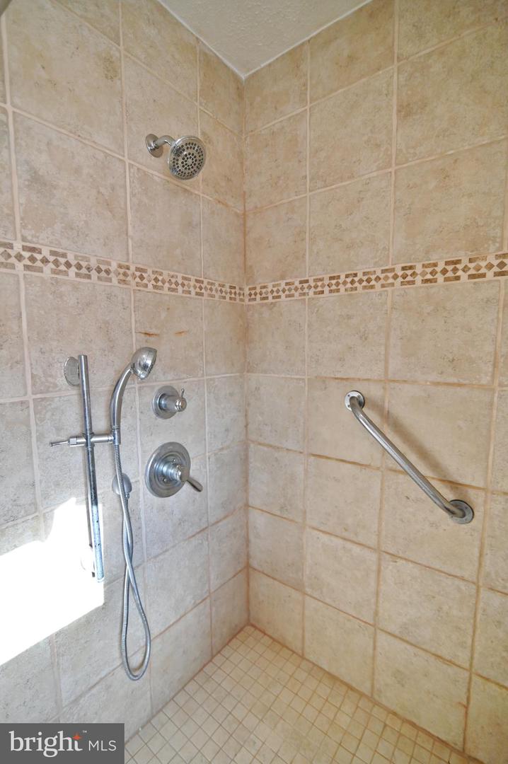 522 MANOR HILL DR, TOMS BROOK, Virginia 22660, 4 Bedrooms Bedrooms, ,3 BathroomsBathrooms,Residential,For sale,522 MANOR HILL DR,VASH2013082 MLS # VASH2013082