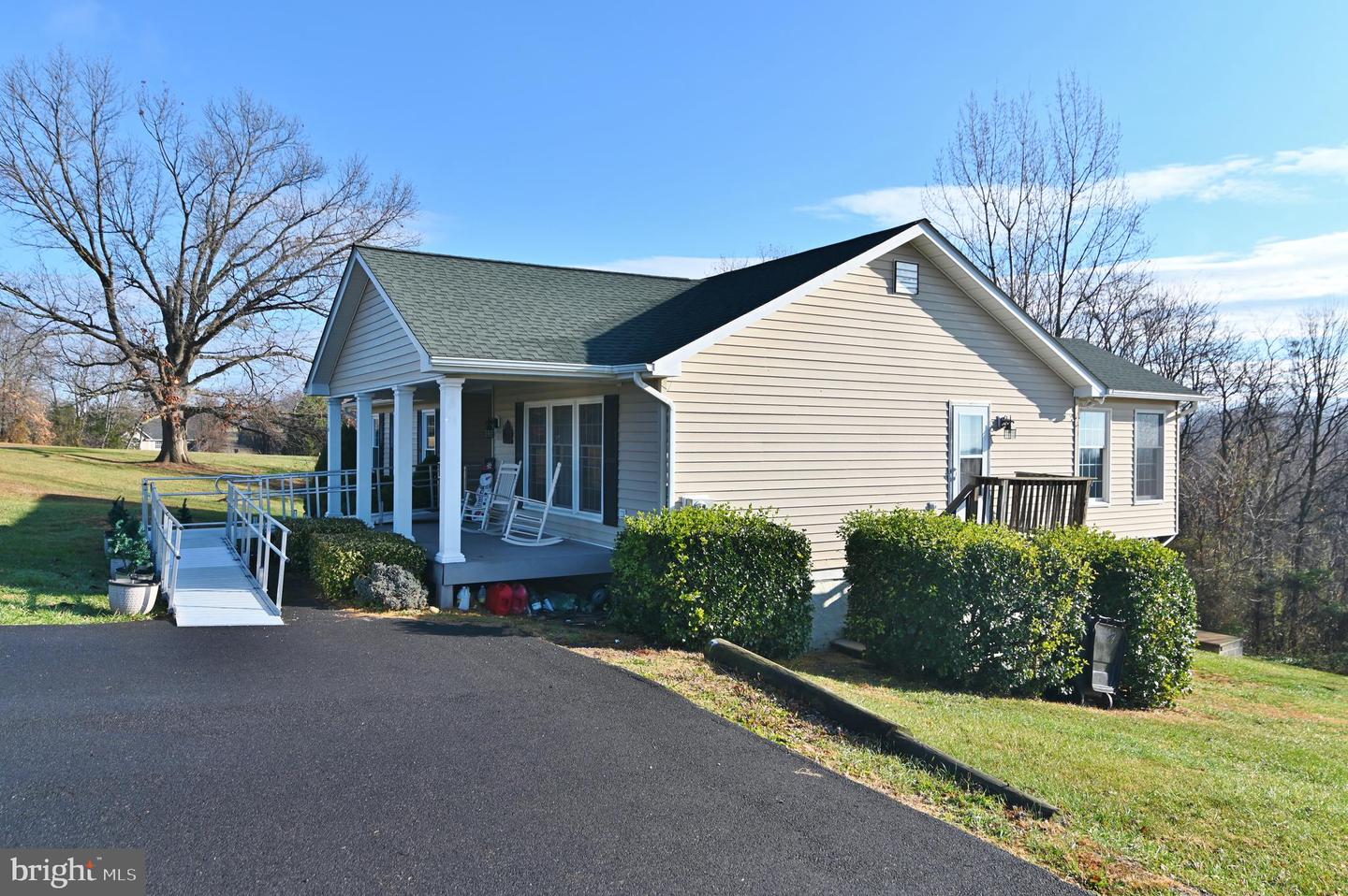 522 MANOR HILL DR, TOMS BROOK, Virginia 22660, 4 Bedrooms Bedrooms, ,3 BathroomsBathrooms,Residential,For sale,522 MANOR HILL DR,VASH2013082 MLS # VASH2013082