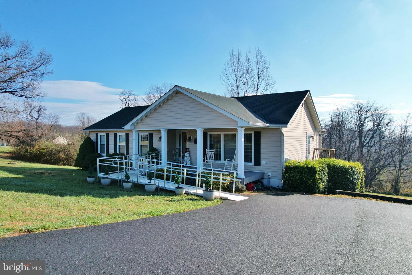 522 MANOR HILL DR, TOMS BROOK, Virginia 22660, 4 Bedrooms Bedrooms, ,3 BathroomsBathrooms,Residential,For sale,522 MANOR HILL DR,VASH2013082 MLS # VASH2013082