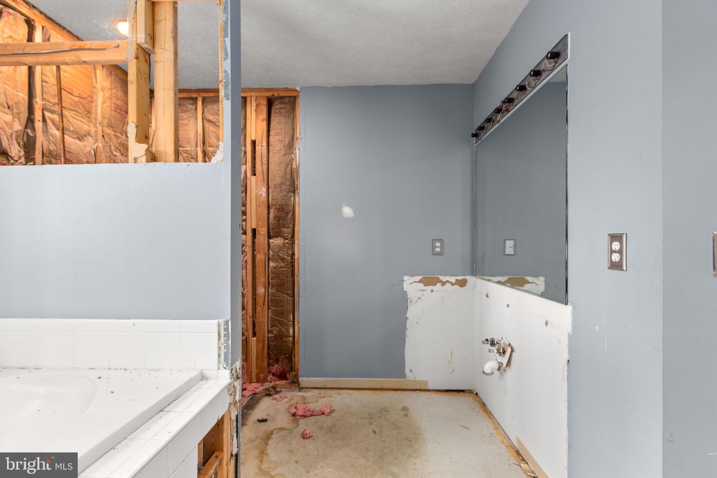 7905 E ROBERT E LEE CT, SPOTSYLVANIA, Virginia 22551, 5 Bedrooms Bedrooms, ,4 BathroomsBathrooms,Residential,For sale,7905 E ROBERT E LEE CT,VASP2037802 MLS # VASP2037802