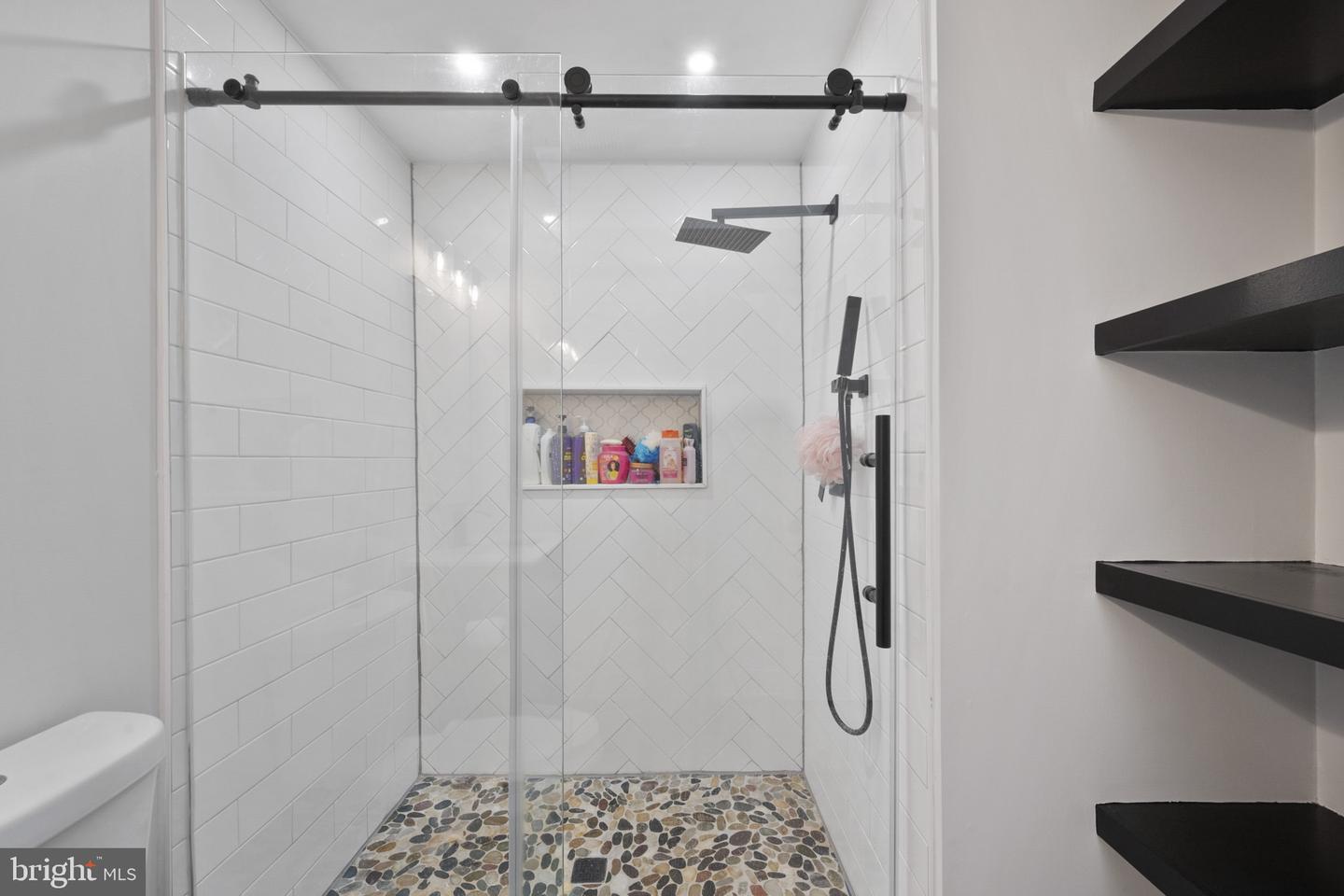 220 E COLONIAL HWY, HAMILTON, Virginia 20158, 3 Bedrooms Bedrooms, ,3 BathroomsBathrooms,Residential,For sale,220 E COLONIAL HWY,VALO2111678 MLS # VALO2111678