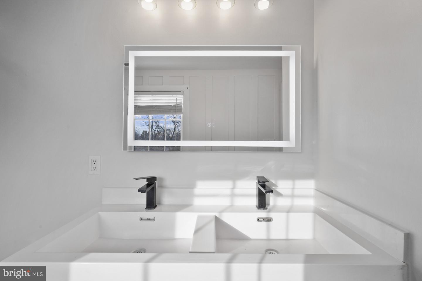 220 E COLONIAL HWY, HAMILTON, Virginia 20158, 3 Bedrooms Bedrooms, ,3 BathroomsBathrooms,Residential,For sale,220 E COLONIAL HWY,VALO2111678 MLS # VALO2111678