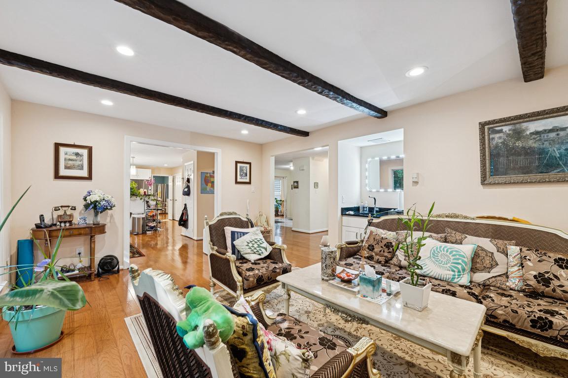 6625 WEATHEFORD CT, MCLEAN, Virginia 22101, 6 Bedrooms Bedrooms, ,4 BathroomsBathrooms,Residential,For sale,6625 WEATHEFORD CT,VAFX2245070 MLS # VAFX2245070