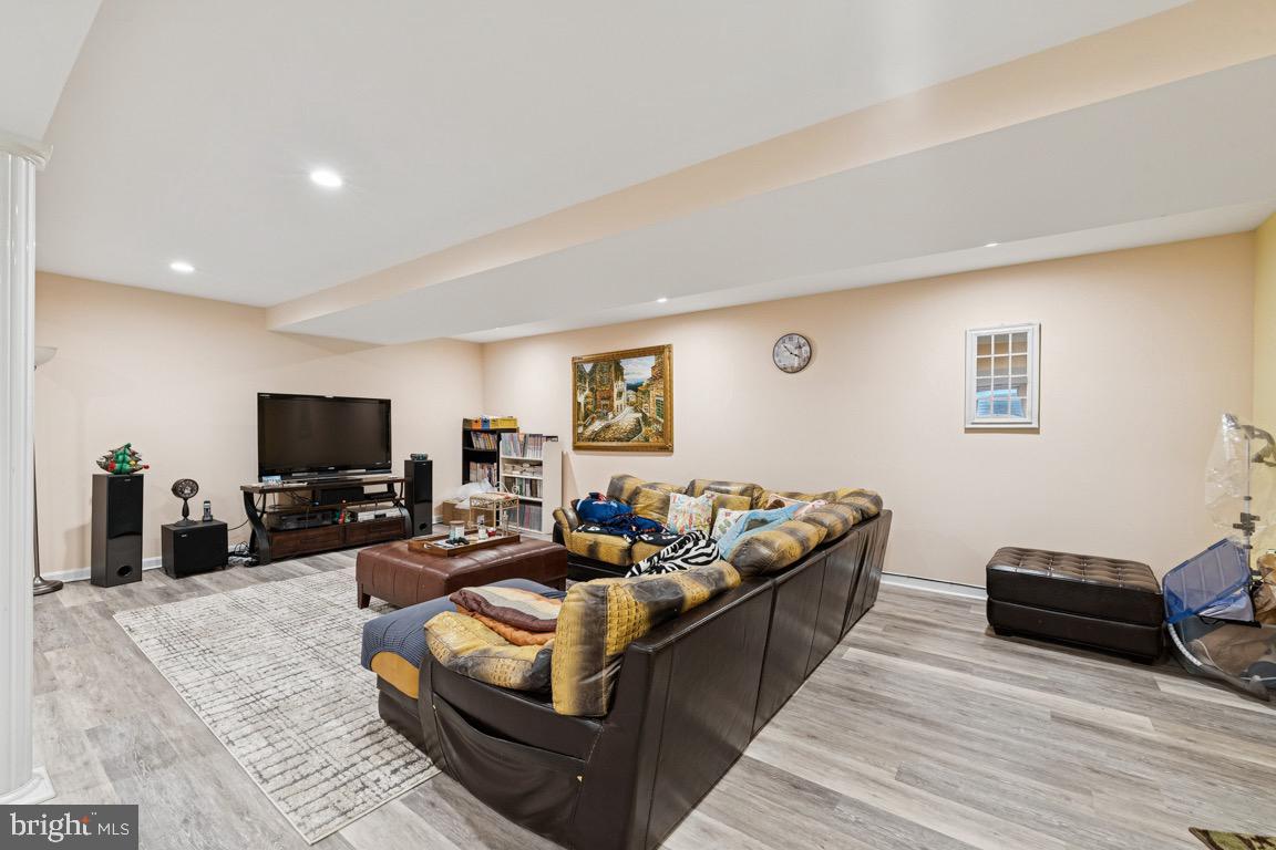 6625 WEATHEFORD CT, MCLEAN, Virginia 22101, 6 Bedrooms Bedrooms, ,4 BathroomsBathrooms,Residential,For sale,6625 WEATHEFORD CT,VAFX2245070 MLS # VAFX2245070