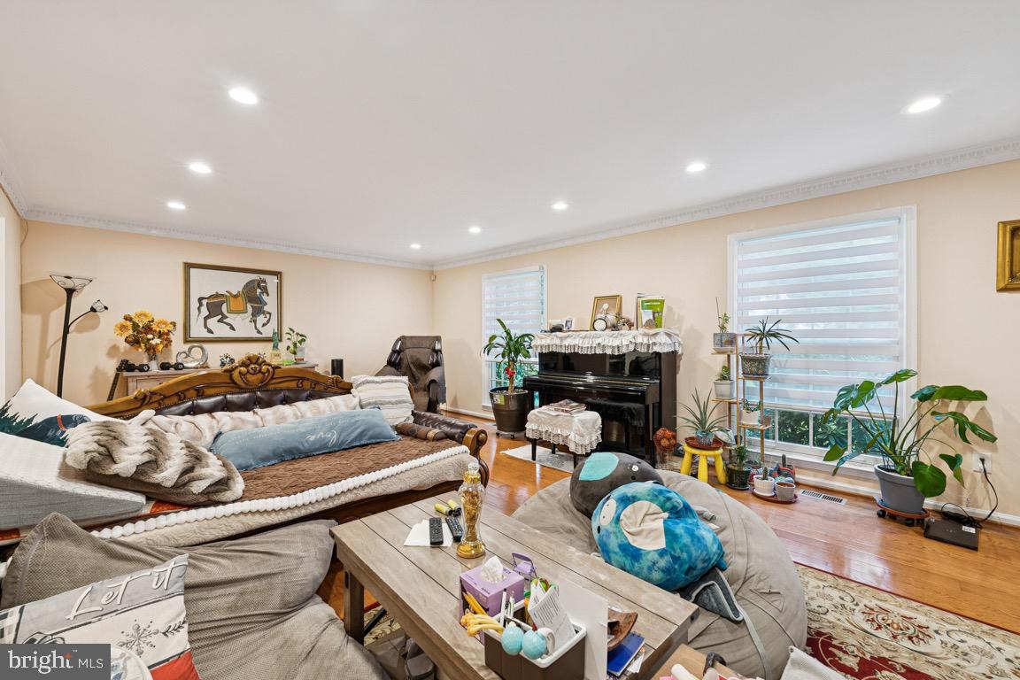 6625 WEATHEFORD CT, MCLEAN, Virginia 22101, 6 Bedrooms Bedrooms, ,4 BathroomsBathrooms,Residential,For sale,6625 WEATHEFORD CT,VAFX2245070 MLS # VAFX2245070