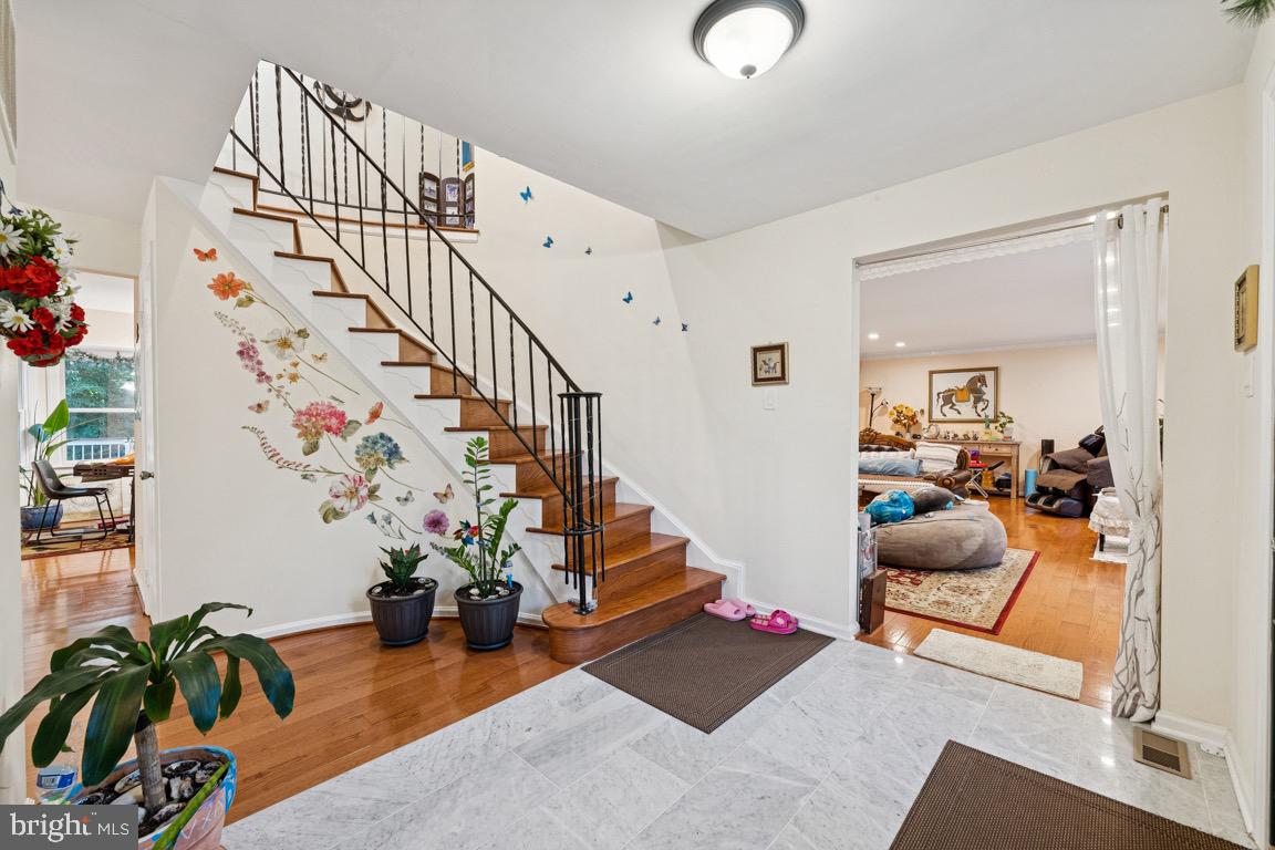 6625 WEATHEFORD CT, MCLEAN, Virginia 22101, 6 Bedrooms Bedrooms, ,4 BathroomsBathrooms,Residential,For sale,6625 WEATHEFORD CT,VAFX2245070 MLS # VAFX2245070