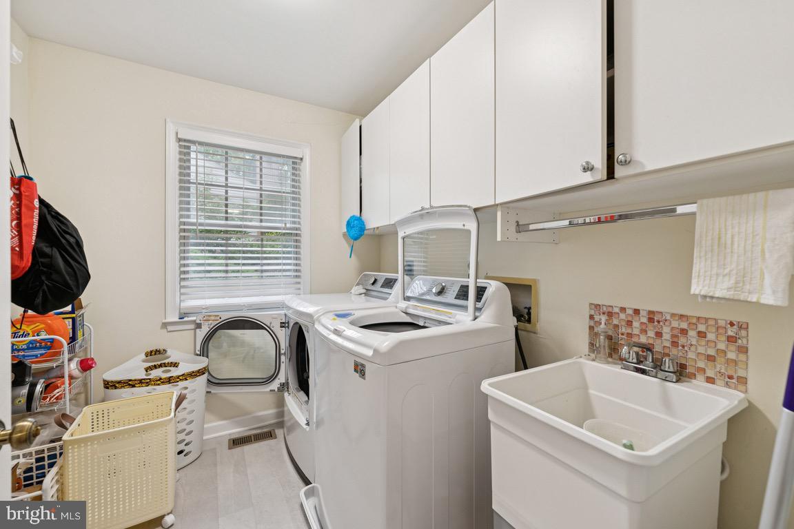 6625 WEATHEFORD CT, MCLEAN, Virginia 22101, 6 Bedrooms Bedrooms, ,4 BathroomsBathrooms,Residential,For sale,6625 WEATHEFORD CT,VAFX2245070 MLS # VAFX2245070