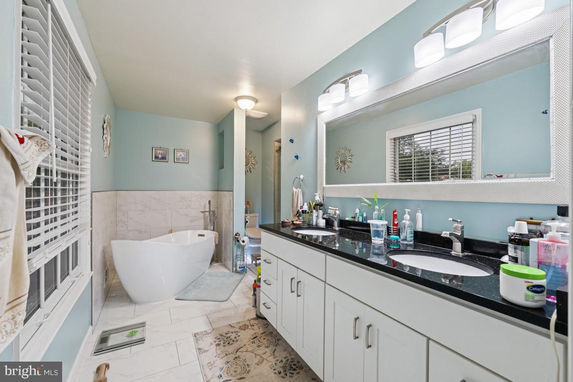 6625 WEATHEFORD CT, MCLEAN, Virginia 22101, 6 Bedrooms Bedrooms, ,4 BathroomsBathrooms,Residential,For sale,6625 WEATHEFORD CT,VAFX2245070 MLS # VAFX2245070