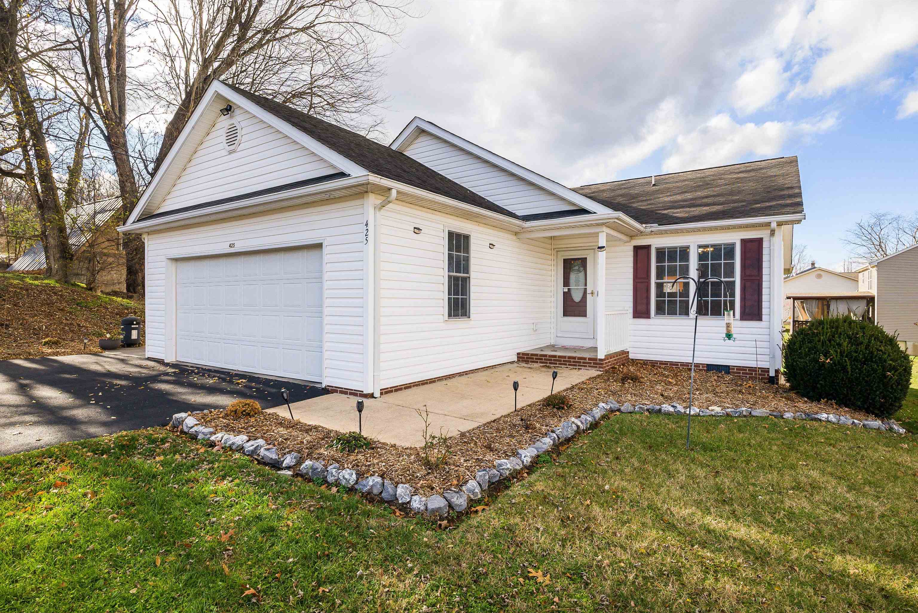 425 S JACKSON AVE, WAYNESBORO, Virginia 22980, 3 Bedrooms Bedrooms, ,2 BathroomsBathrooms,Residential,425 S JACKSON AVE,671478 MLS # 671478