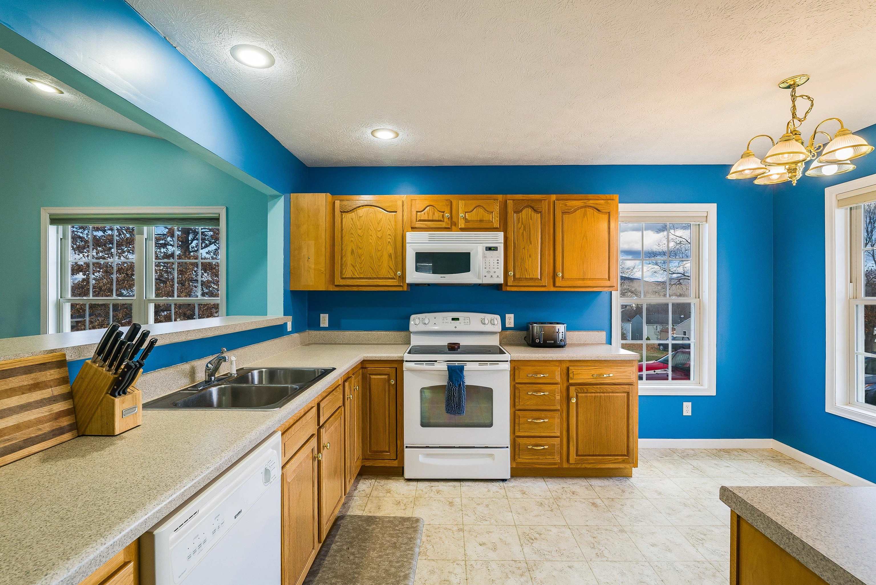 425 S JACKSON AVE, WAYNESBORO, Virginia 22980, 3 Bedrooms Bedrooms, ,2 BathroomsBathrooms,Residential,425 S JACKSON AVE,671478 MLS # 671478