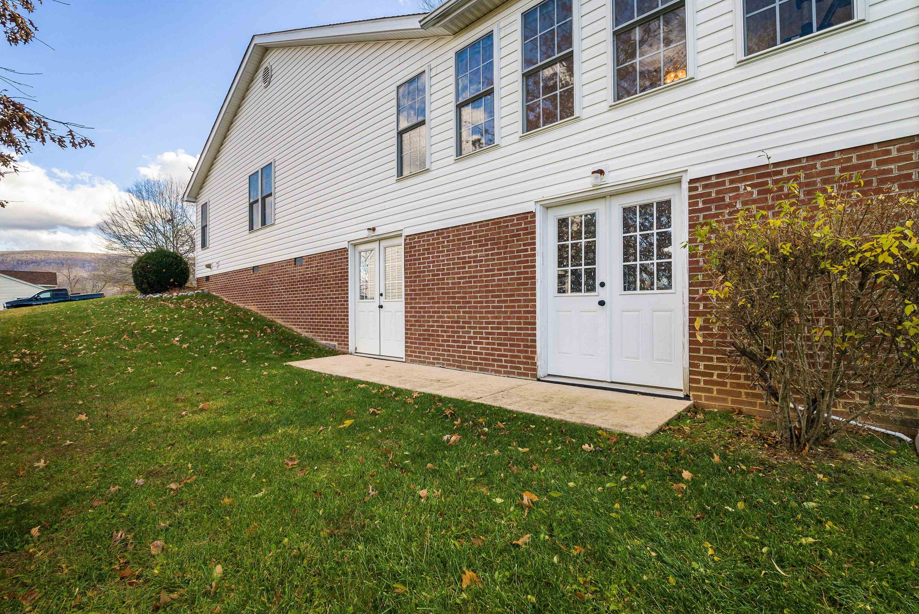 425 S JACKSON AVE, WAYNESBORO, Virginia 22980, 3 Bedrooms Bedrooms, ,2 BathroomsBathrooms,Residential,425 S JACKSON AVE,671478 MLS # 671478