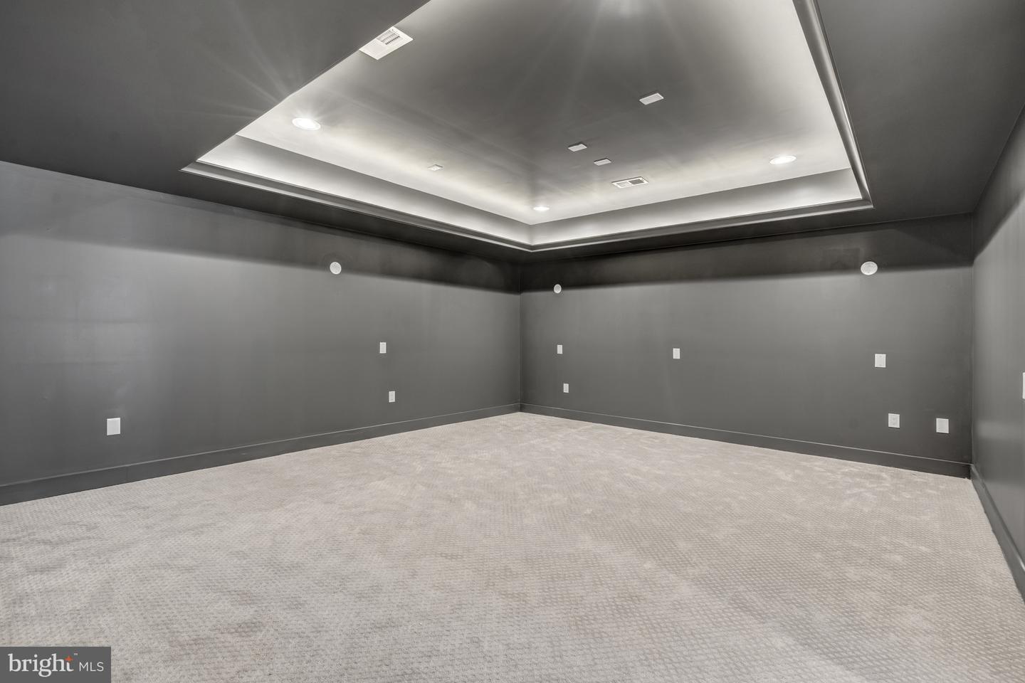 4824 VILLAGE DR, FAIRFAX, Virginia 22030, 6 Bedrooms Bedrooms, ,6 BathroomsBathrooms,Residential,For sale,4824 VILLAGE DR,VAFX2265602 MLS # VAFX2265602