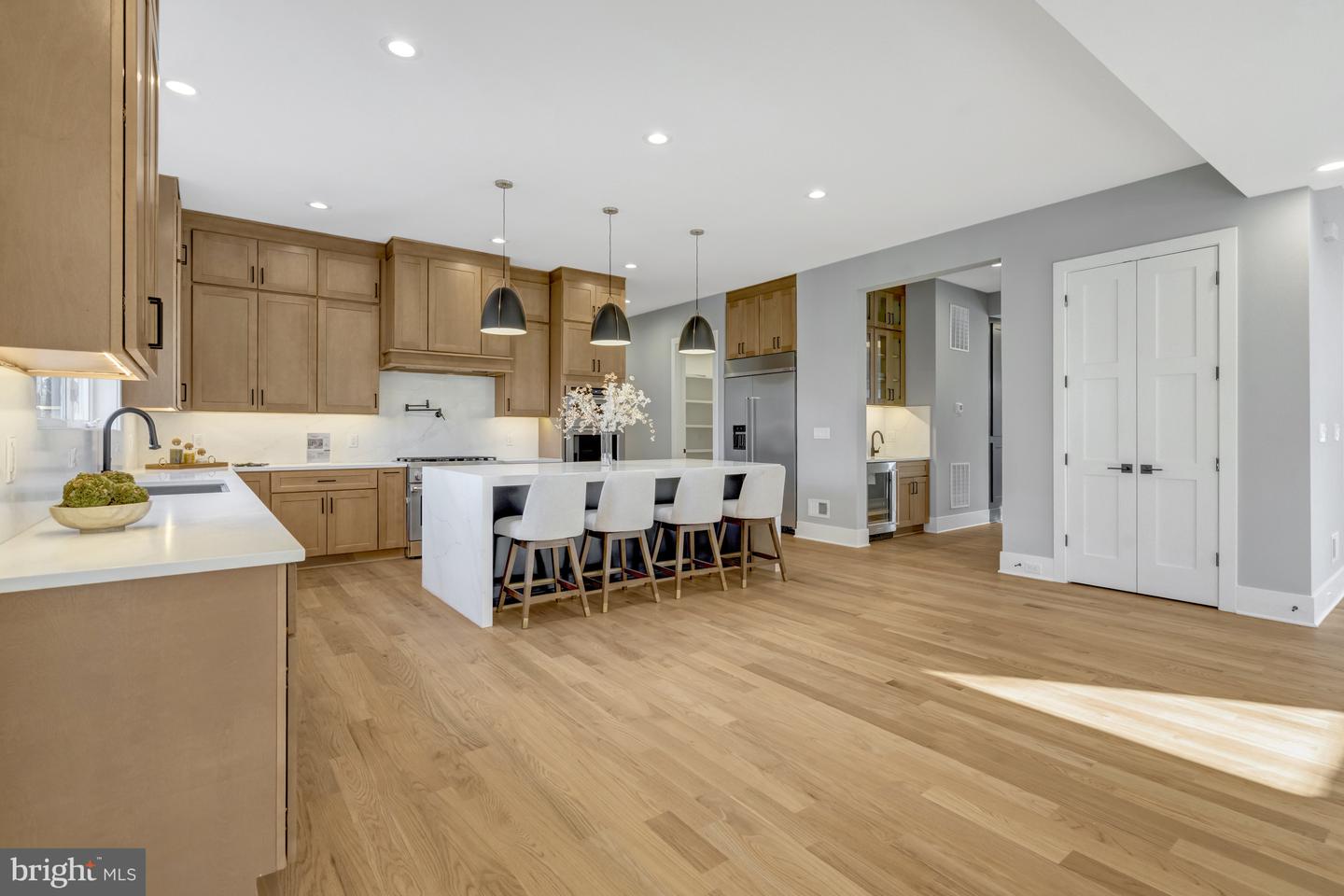 4824 VILLAGE DR, FAIRFAX, Virginia 22030, 6 Bedrooms Bedrooms, ,6 BathroomsBathrooms,Residential,For sale,4824 VILLAGE DR,VAFX2265602 MLS # VAFX2265602