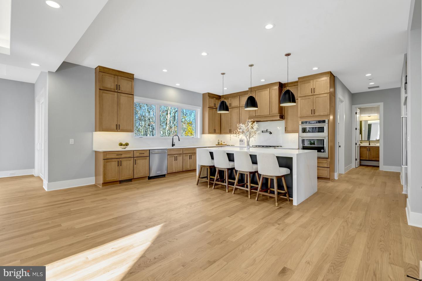 4824 VILLAGE DR, FAIRFAX, Virginia 22030, 6 Bedrooms Bedrooms, ,6 BathroomsBathrooms,Residential,For sale,4824 VILLAGE DR,VAFX2265602 MLS # VAFX2265602