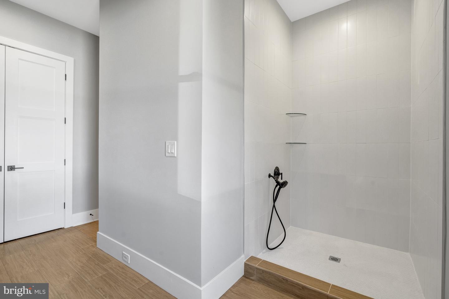 4824 VILLAGE DR, FAIRFAX, Virginia 22030, 6 Bedrooms Bedrooms, ,6 BathroomsBathrooms,Residential,For sale,4824 VILLAGE DR,VAFX2265602 MLS # VAFX2265602