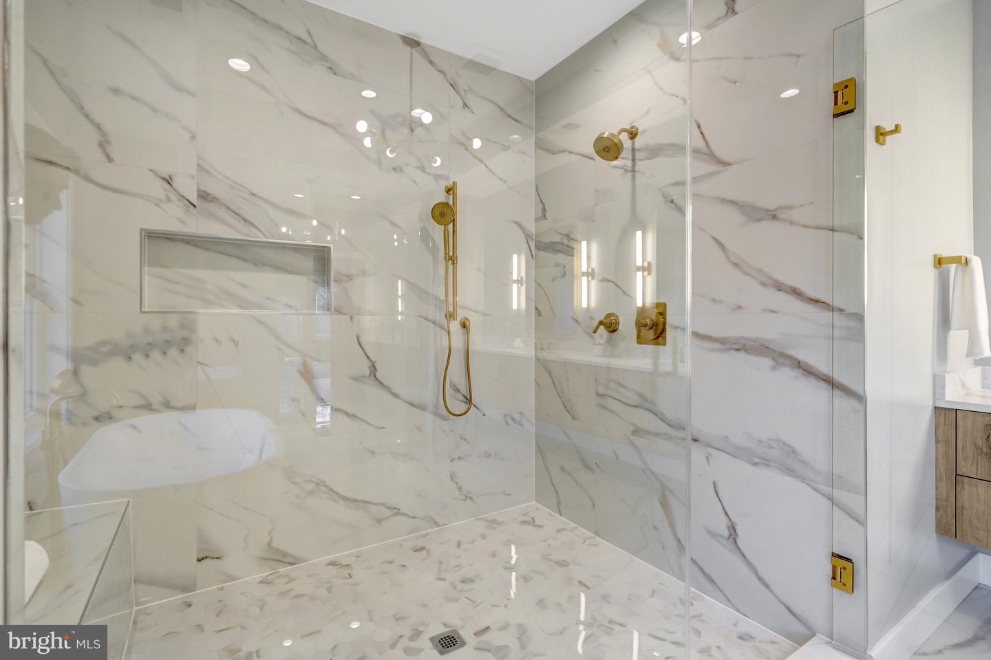 4824 VILLAGE DR, FAIRFAX, Virginia 22030, 6 Bedrooms Bedrooms, ,6 BathroomsBathrooms,Residential,For sale,4824 VILLAGE DR,VAFX2265602 MLS # VAFX2265602