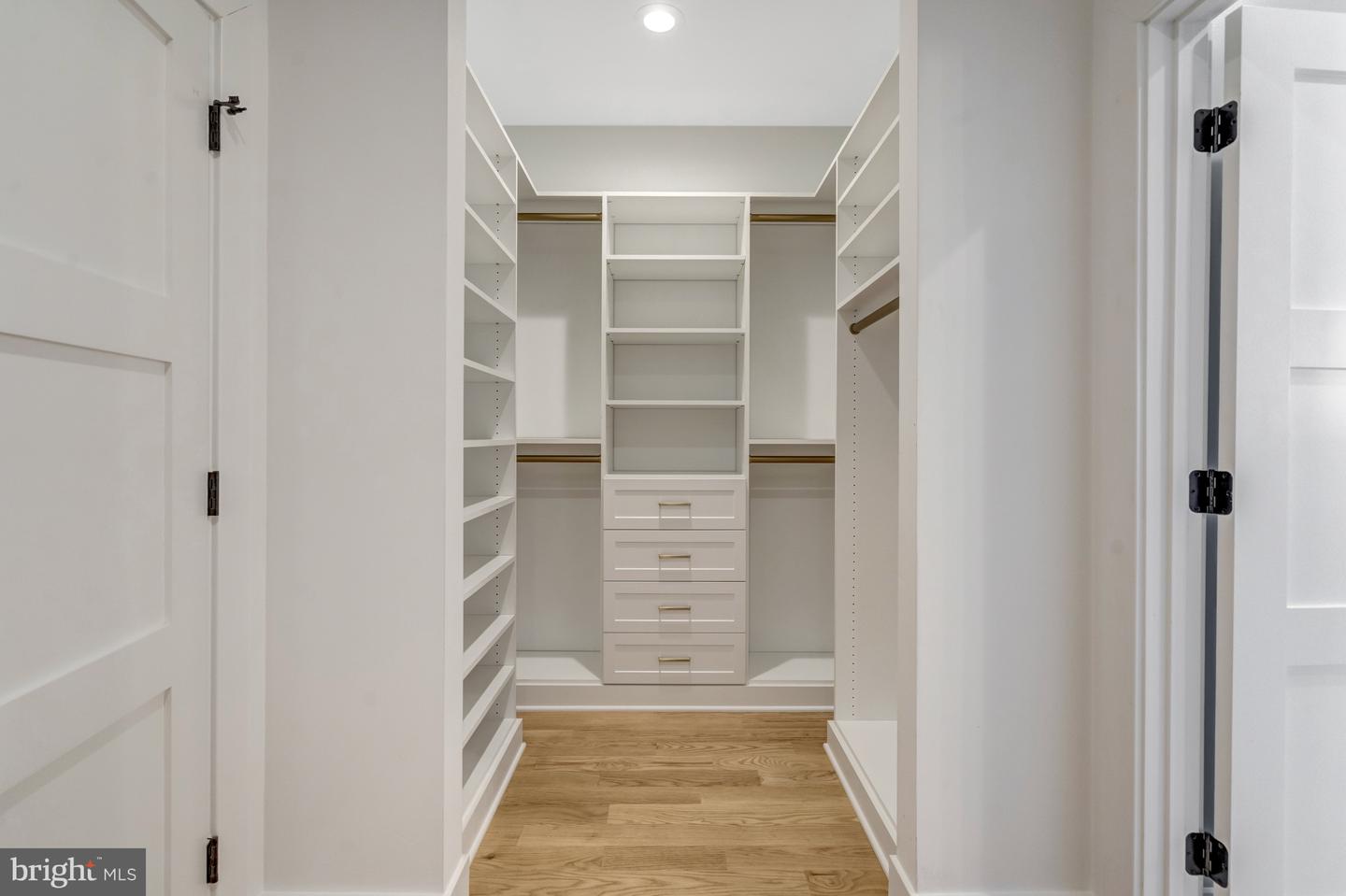 4824 VILLAGE DR, FAIRFAX, Virginia 22030, 6 Bedrooms Bedrooms, ,6 BathroomsBathrooms,Residential,For sale,4824 VILLAGE DR,VAFX2265602 MLS # VAFX2265602