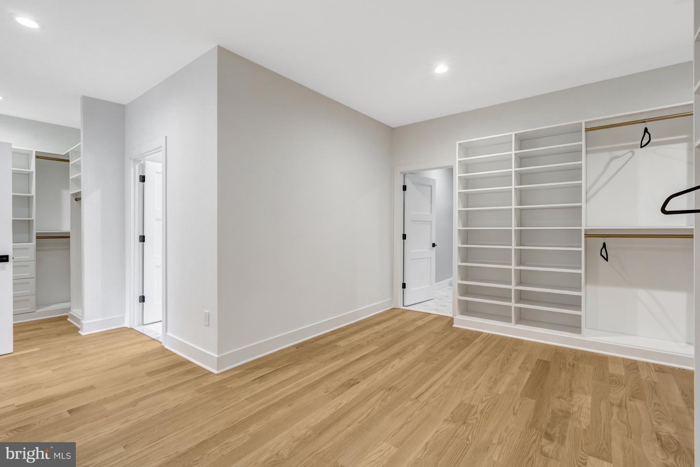 4824 VILLAGE DR, FAIRFAX, Virginia 22030, 6 Bedrooms Bedrooms, ,6 BathroomsBathrooms,Residential,For sale,4824 VILLAGE DR,VAFX2265602 MLS # VAFX2265602