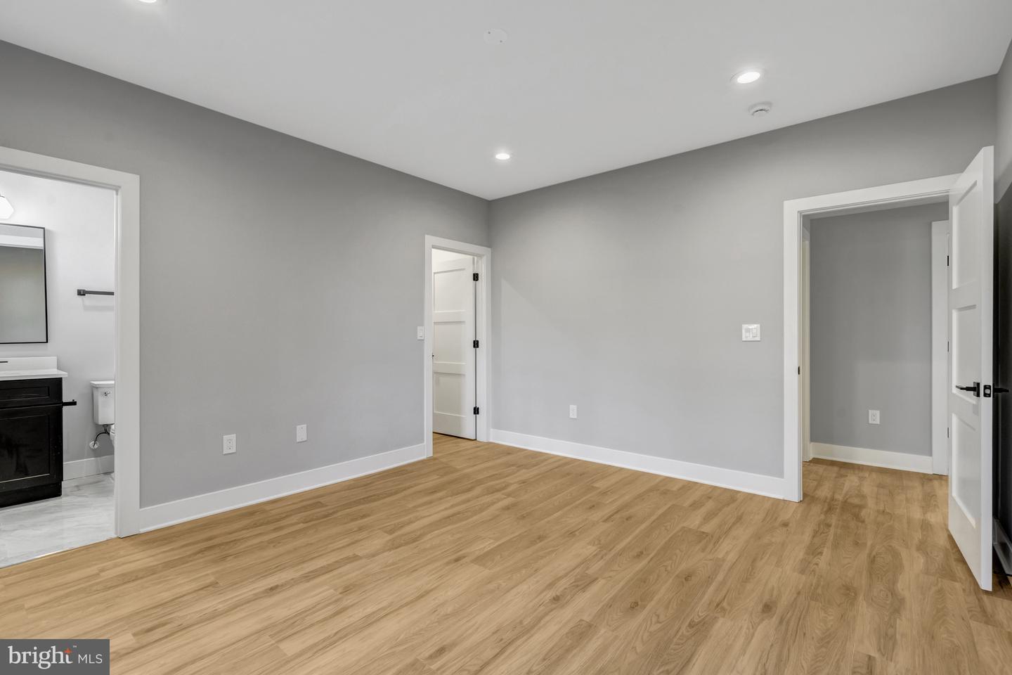 4824 VILLAGE DR, FAIRFAX, Virginia 22030, 6 Bedrooms Bedrooms, ,6 BathroomsBathrooms,Residential,For sale,4824 VILLAGE DR,VAFX2265602 MLS # VAFX2265602