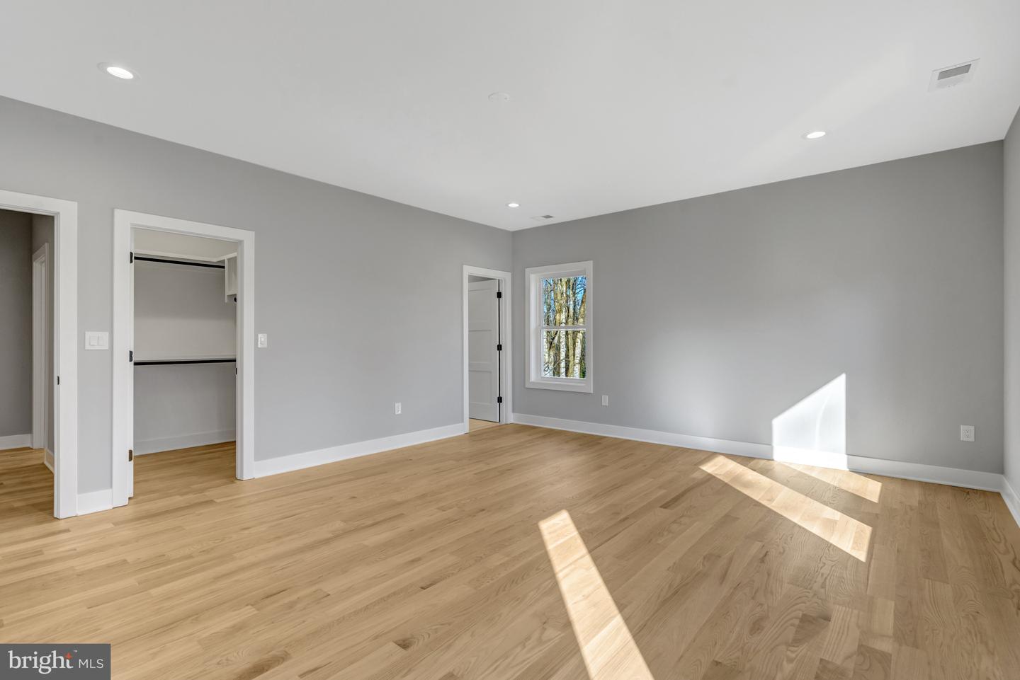 4824 VILLAGE DR, FAIRFAX, Virginia 22030, 6 Bedrooms Bedrooms, ,6 BathroomsBathrooms,Residential,For sale,4824 VILLAGE DR,VAFX2265602 MLS # VAFX2265602