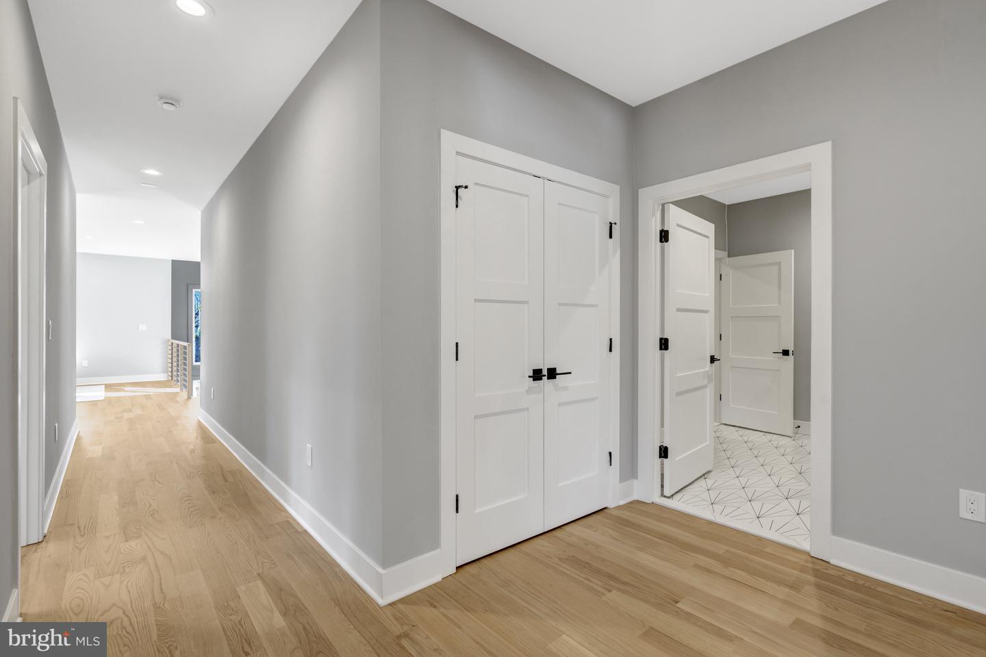 4824 VILLAGE DR, FAIRFAX, Virginia 22030, 6 Bedrooms Bedrooms, ,6 BathroomsBathrooms,Residential,For sale,4824 VILLAGE DR,VAFX2265602 MLS # VAFX2265602