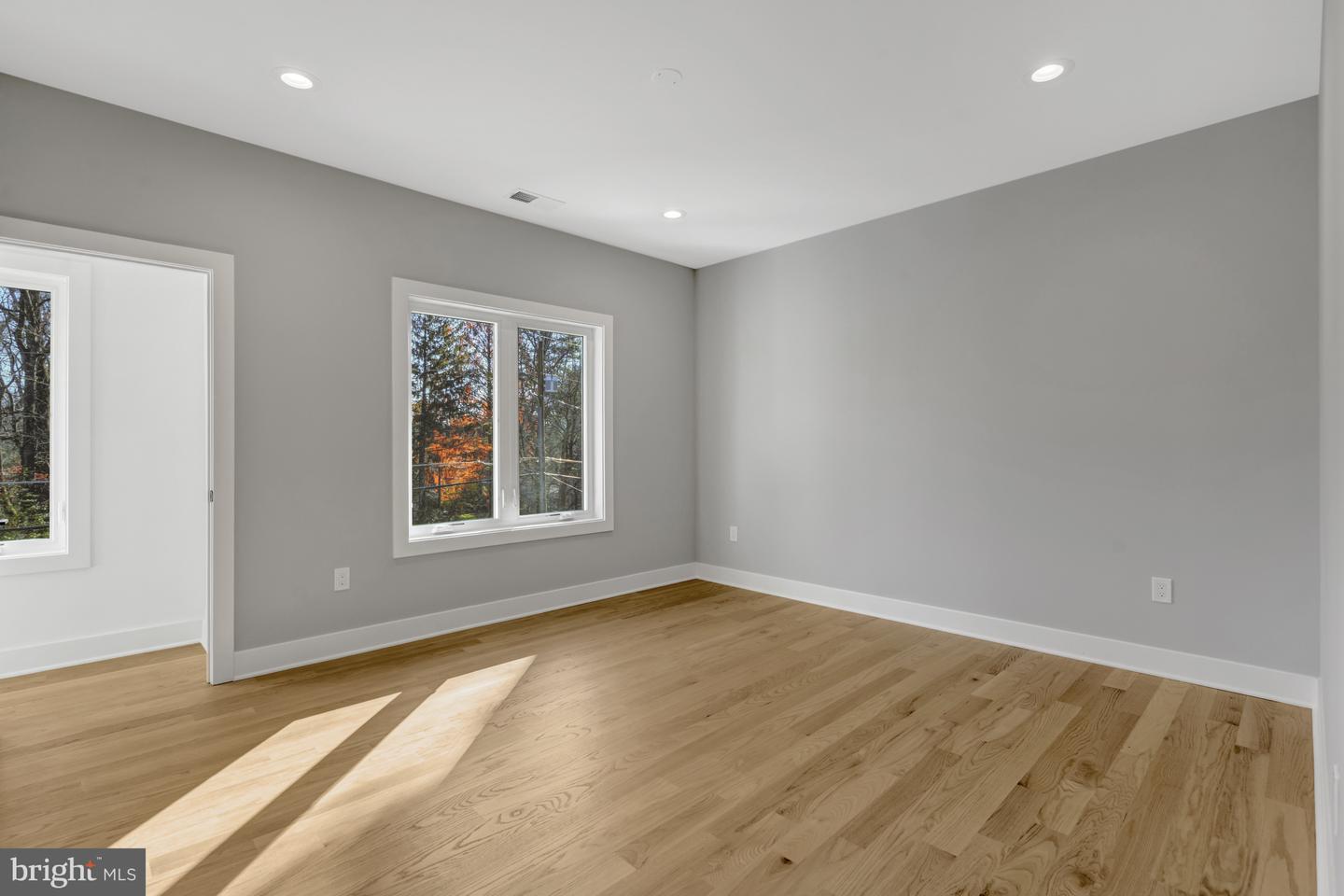 4824 VILLAGE DR, FAIRFAX, Virginia 22030, 6 Bedrooms Bedrooms, ,6 BathroomsBathrooms,Residential,For sale,4824 VILLAGE DR,VAFX2265602 MLS # VAFX2265602