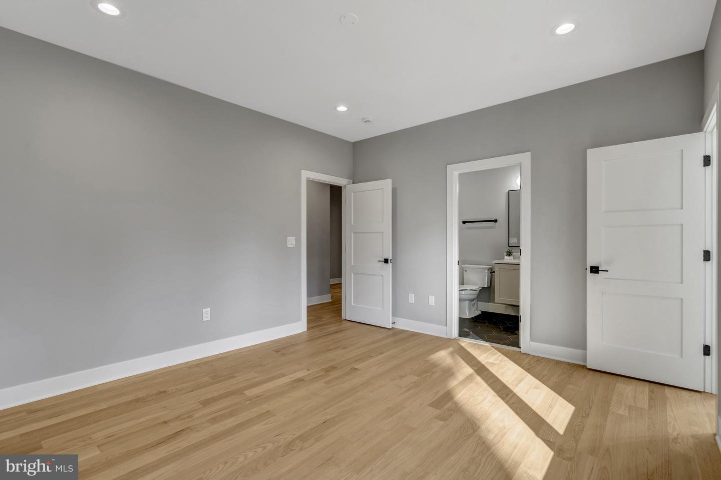 4824 VILLAGE DR, FAIRFAX, Virginia 22030, 6 Bedrooms Bedrooms, ,6 BathroomsBathrooms,Residential,For sale,4824 VILLAGE DR,VAFX2265602 MLS # VAFX2265602