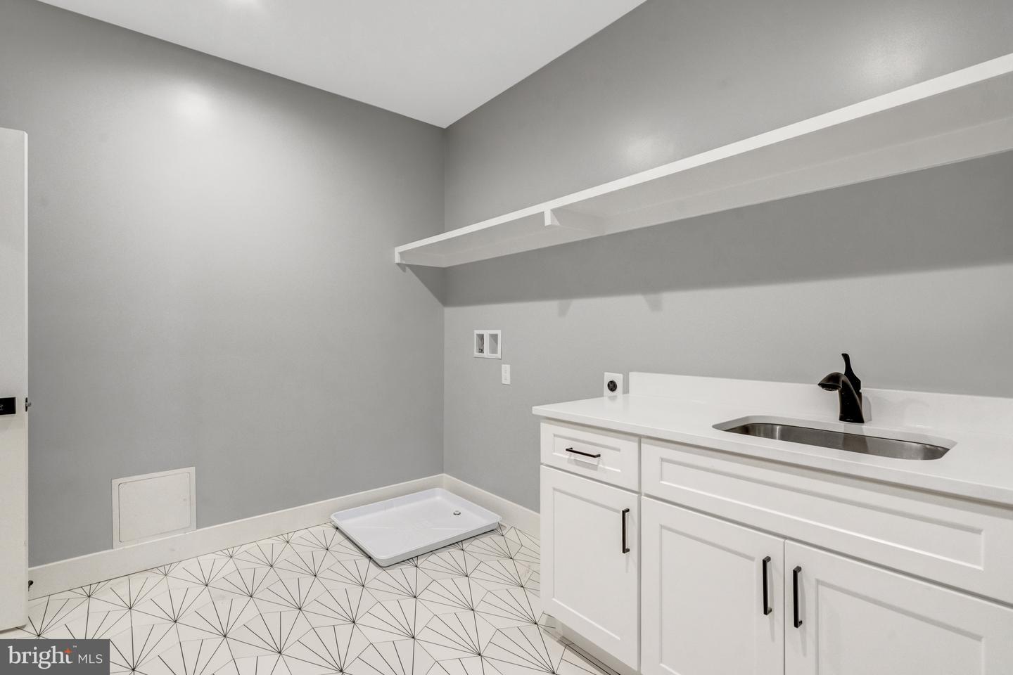 4824 VILLAGE DR, FAIRFAX, Virginia 22030, 6 Bedrooms Bedrooms, ,6 BathroomsBathrooms,Residential,For sale,4824 VILLAGE DR,VAFX2265602 MLS # VAFX2265602