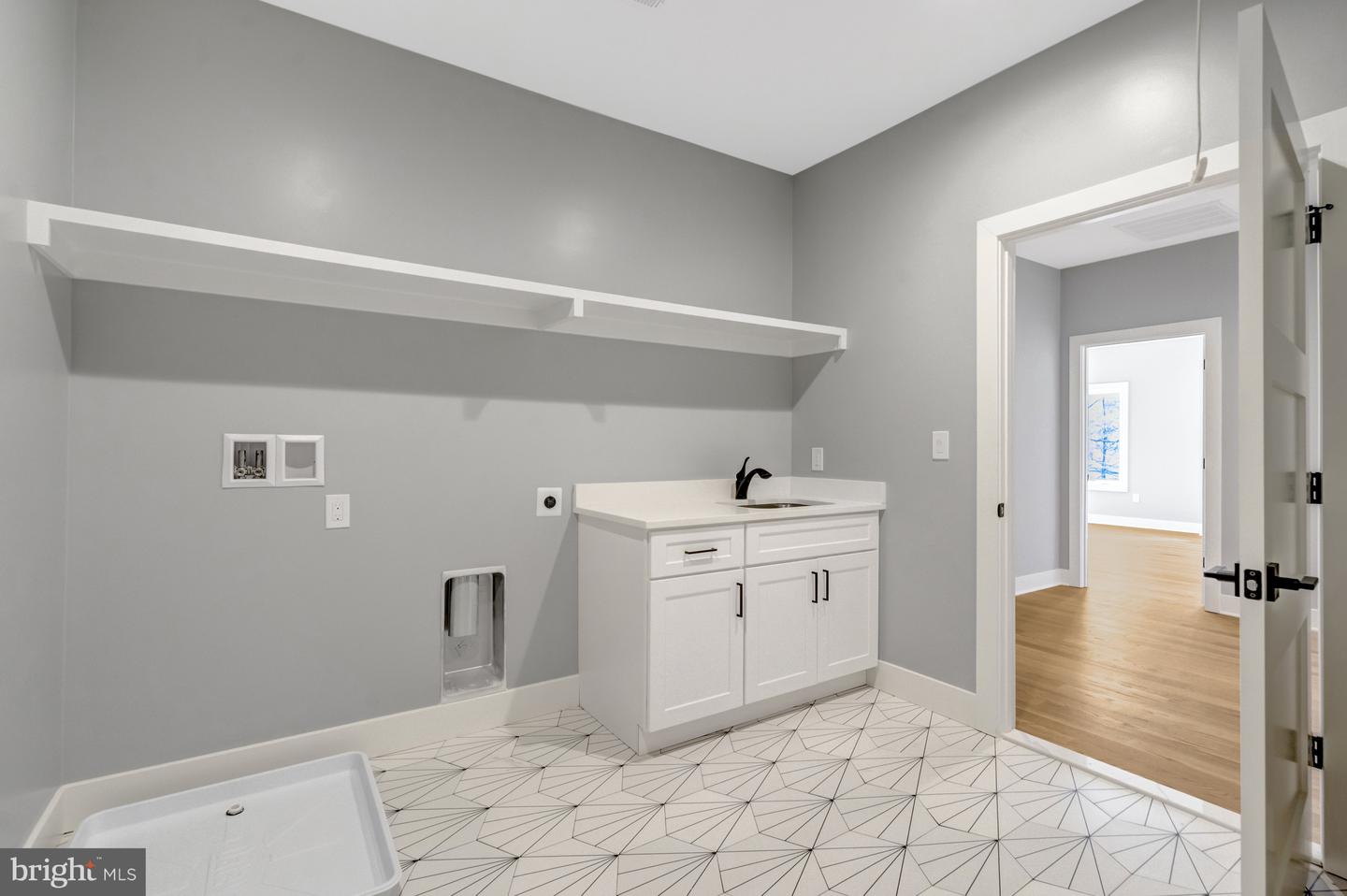 4824 VILLAGE DR, FAIRFAX, Virginia 22030, 6 Bedrooms Bedrooms, ,6 BathroomsBathrooms,Residential,For sale,4824 VILLAGE DR,VAFX2265602 MLS # VAFX2265602