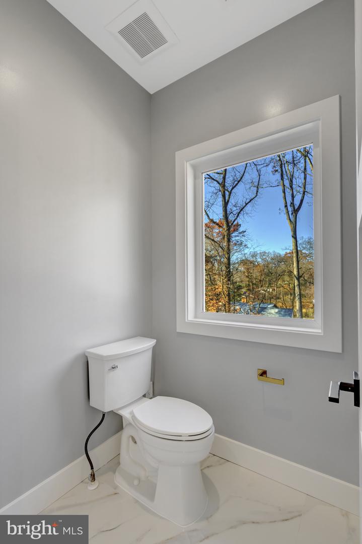 4824 VILLAGE DR, FAIRFAX, Virginia 22030, 6 Bedrooms Bedrooms, ,6 BathroomsBathrooms,Residential,For sale,4824 VILLAGE DR,VAFX2265602 MLS # VAFX2265602