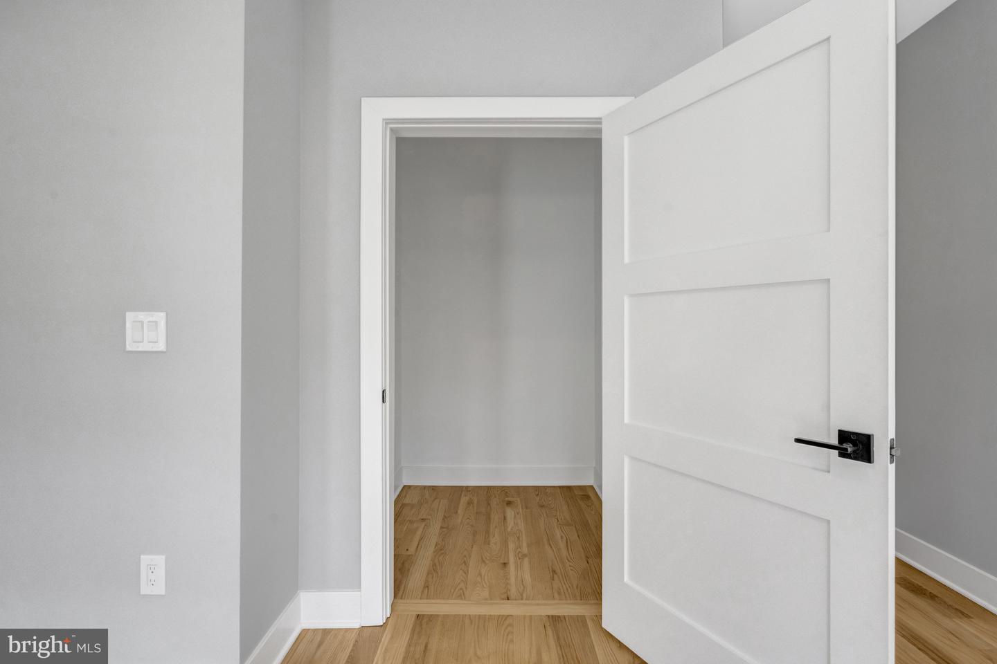 4824 VILLAGE DR, FAIRFAX, Virginia 22030, 6 Bedrooms Bedrooms, ,6 BathroomsBathrooms,Residential,For sale,4824 VILLAGE DR,VAFX2265602 MLS # VAFX2265602