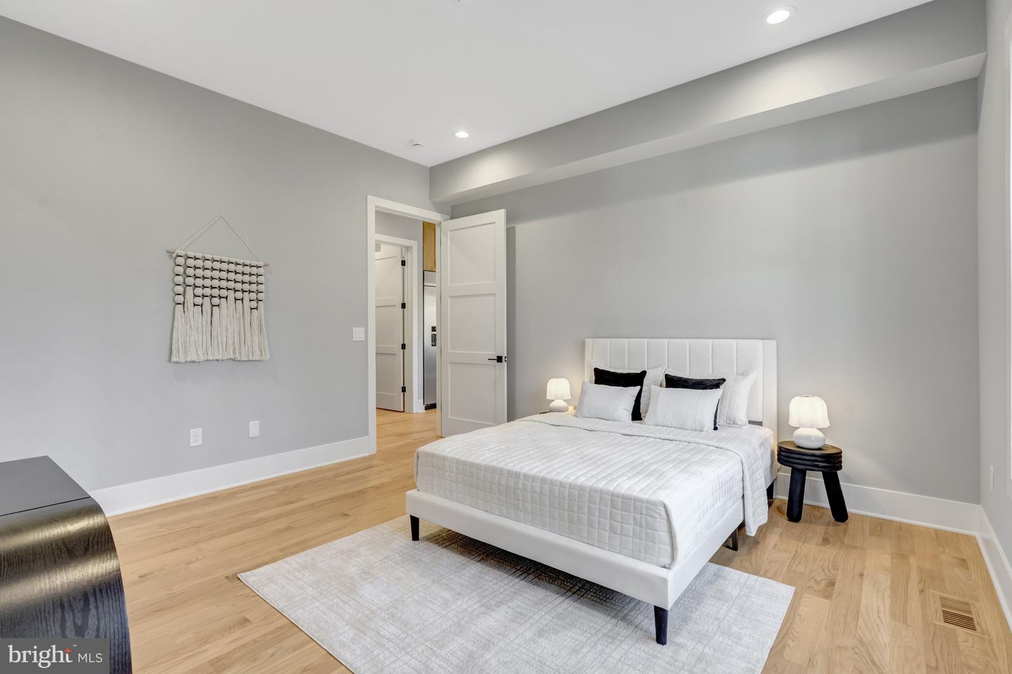 4824 VILLAGE DR, FAIRFAX, Virginia 22030, 6 Bedrooms Bedrooms, ,6 BathroomsBathrooms,Residential,For sale,4824 VILLAGE DR,VAFX2265602 MLS # VAFX2265602