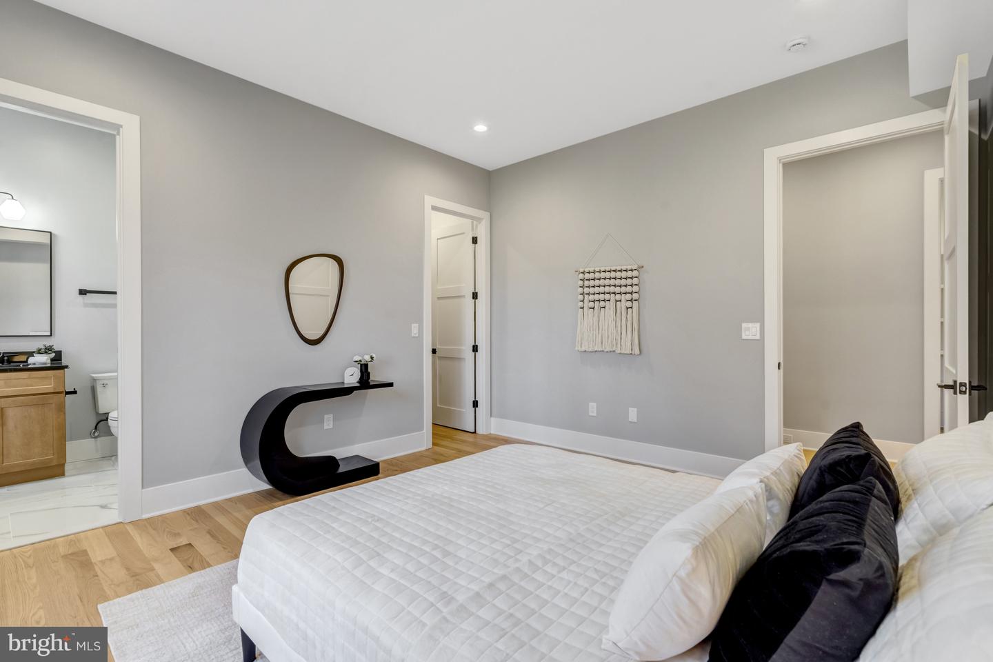 4824 VILLAGE DR, FAIRFAX, Virginia 22030, 6 Bedrooms Bedrooms, ,6 BathroomsBathrooms,Residential,For sale,4824 VILLAGE DR,VAFX2265602 MLS # VAFX2265602