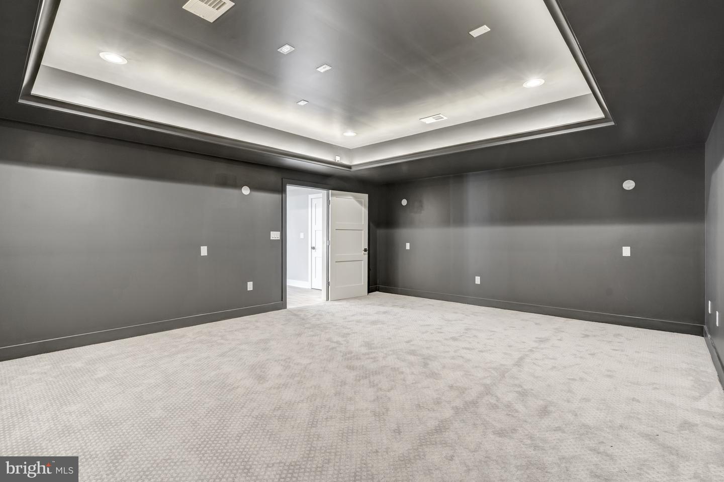 4824 VILLAGE DR, FAIRFAX, Virginia 22030, 6 Bedrooms Bedrooms, ,6 BathroomsBathrooms,Residential,For sale,4824 VILLAGE DR,VAFX2265602 MLS # VAFX2265602