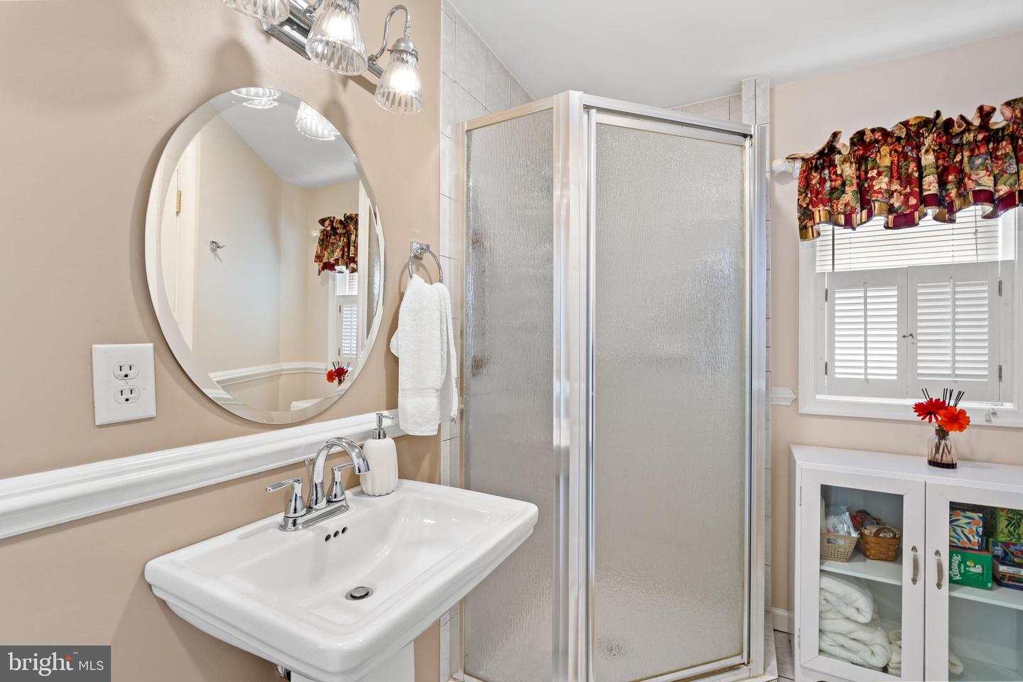 2605 WOODLAWN LN, ALEXANDRIA, Virginia 22306, 3 Bedrooms Bedrooms, ,4 BathroomsBathrooms,Residential,For sale,2605 WOODLAWN LN,VAFX2278124 MLS # VAFX2278124