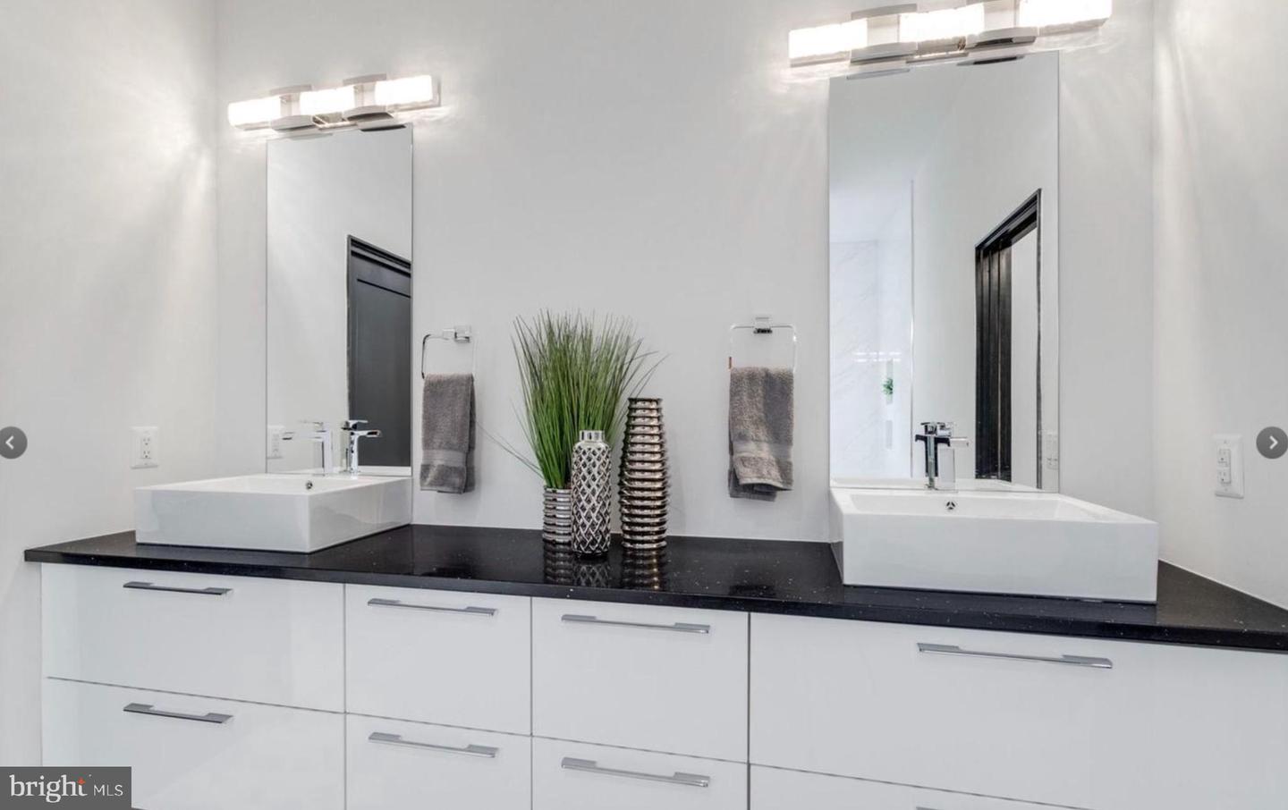 8313 SYRACUSE CIR, VIENNA, Virginia 22180, 6 Bedrooms Bedrooms, ,6 BathroomsBathrooms,Residential,For sale,8313 SYRACUSE CIR,VAFX2278290 MLS # VAFX2278290