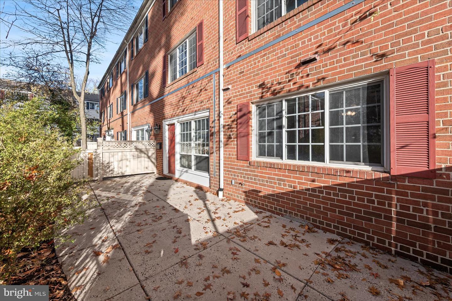 1247 N VAN DORN ST, ALEXANDRIA, Virginia 22304, 1 Bedroom Bedrooms, ,1 BathroomBathrooms,Residential,For sale,1247 N VAN DORN ST,VAAX2051766 MLS # VAAX2051766