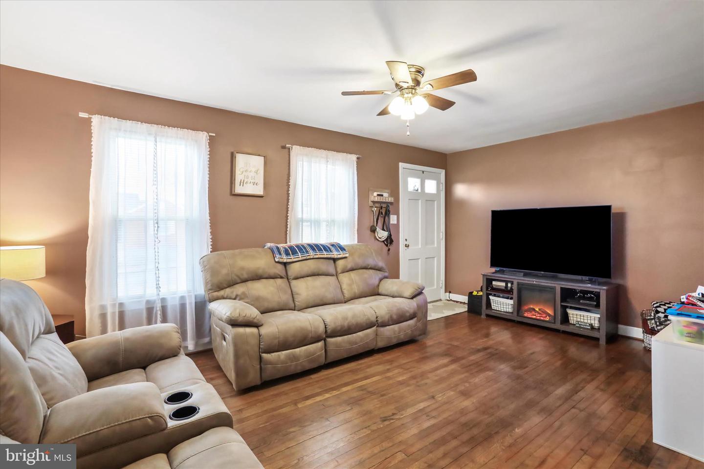 338 STONEWALL ST, STRASBURG, Virginia 22657, 2 Bedrooms Bedrooms, ,1 BathroomBathrooms,Residential,For sale,338 STONEWALL ST,VASH2013068 MLS # VASH2013068 338 STONEWALL ST, STRASBURG, Virginia 22657, 2 Bedrooms Bedrooms, ,1 BathroomBathrooms,Residential,For sale,338 STONEWALL ST,VASH2013068 MLS # VASH2013068