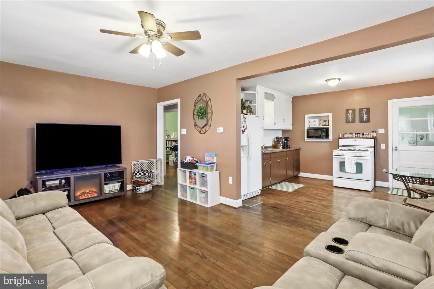 338 STONEWALL ST, STRASBURG, Virginia 22657, 2 Bedrooms Bedrooms, ,1 BathroomBathrooms,Residential,For sale,338 STONEWALL ST,VASH2013068 MLS # VASH2013068 338 STONEWALL ST, STRASBURG, Virginia 22657, 2 Bedrooms Bedrooms, ,1 BathroomBathrooms,Residential,For sale,338 STONEWALL ST,VASH2013068 MLS # VASH2013068