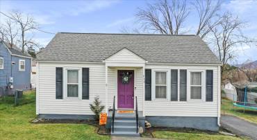 338 STONEWALL ST, STRASBURG, Virginia 22657, 2 Bedrooms Bedrooms, ,1 BathroomBathrooms,Residential,For sale,338 STONEWALL ST,VASH2013068 MLS # VASH2013068