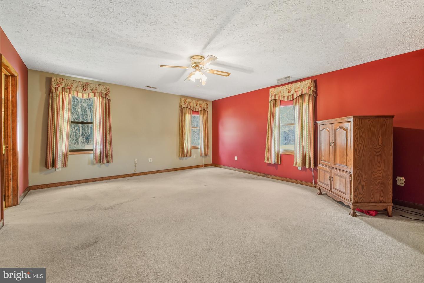 948 BATTLEFIELD BLUFF DR, NEW MARKET, Virginia 22844, 4 Bedrooms Bedrooms, ,2 BathroomsBathrooms,Residential,For sale,948 BATTLEFIELD BLUFF DR,VASH2013118 MLS # VASH2013118