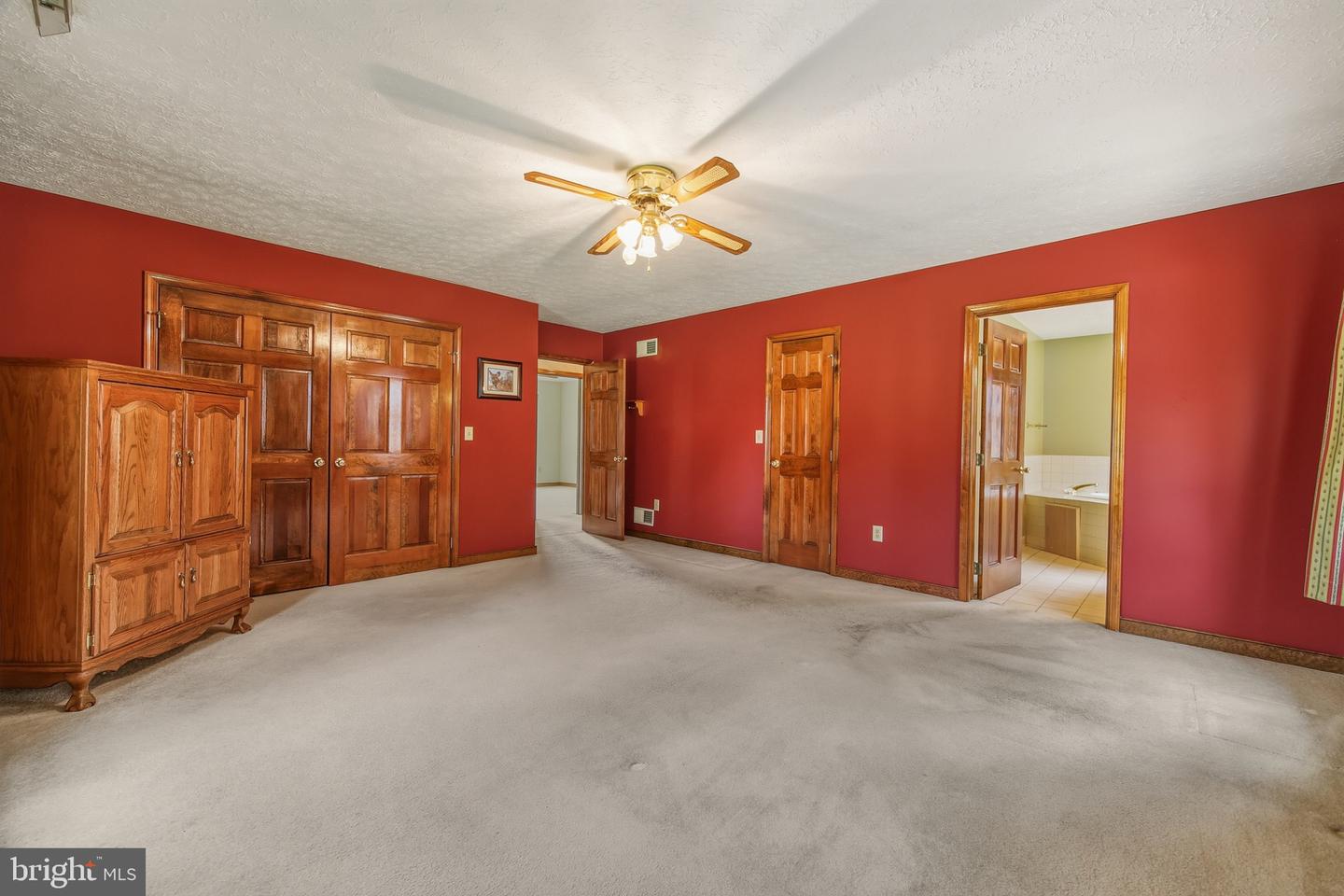 948 BATTLEFIELD BLUFF DR, NEW MARKET, Virginia 22844, 4 Bedrooms Bedrooms, ,2 BathroomsBathrooms,Residential,For sale,948 BATTLEFIELD BLUFF DR,VASH2013118 MLS # VASH2013118