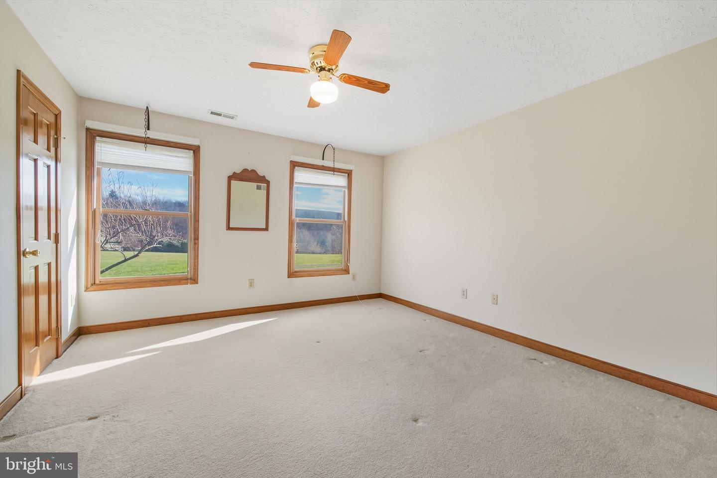 948 BATTLEFIELD BLUFF DR, NEW MARKET, Virginia 22844, 4 Bedrooms Bedrooms, ,2 BathroomsBathrooms,Residential,For sale,948 BATTLEFIELD BLUFF DR,VASH2013118 MLS # VASH2013118