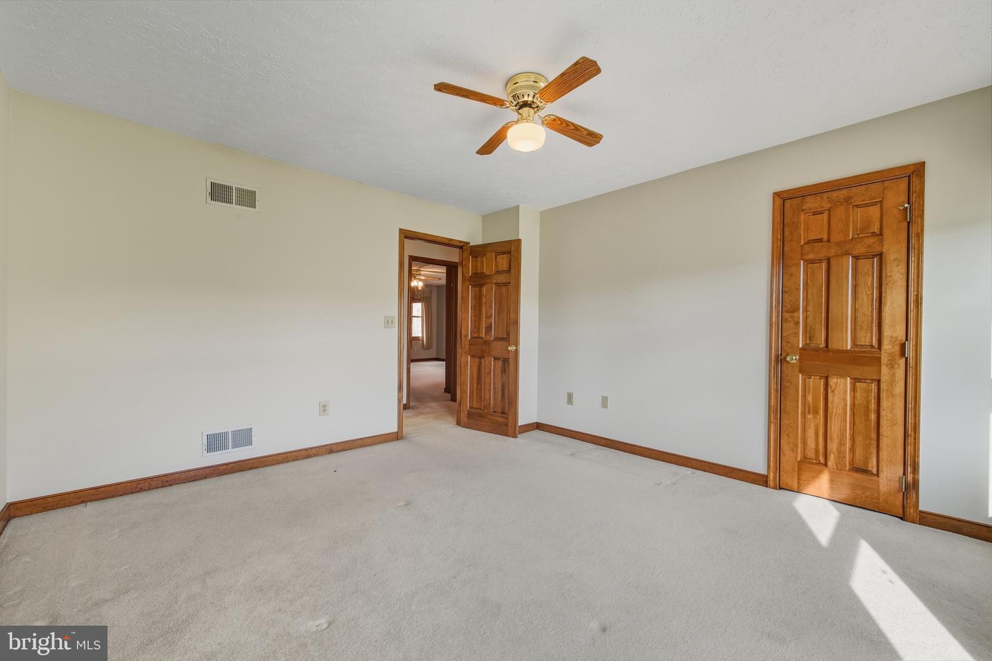 948 BATTLEFIELD BLUFF DR, NEW MARKET, Virginia 22844, 4 Bedrooms Bedrooms, ,2 BathroomsBathrooms,Residential,For sale,948 BATTLEFIELD BLUFF DR,VASH2013118 MLS # VASH2013118