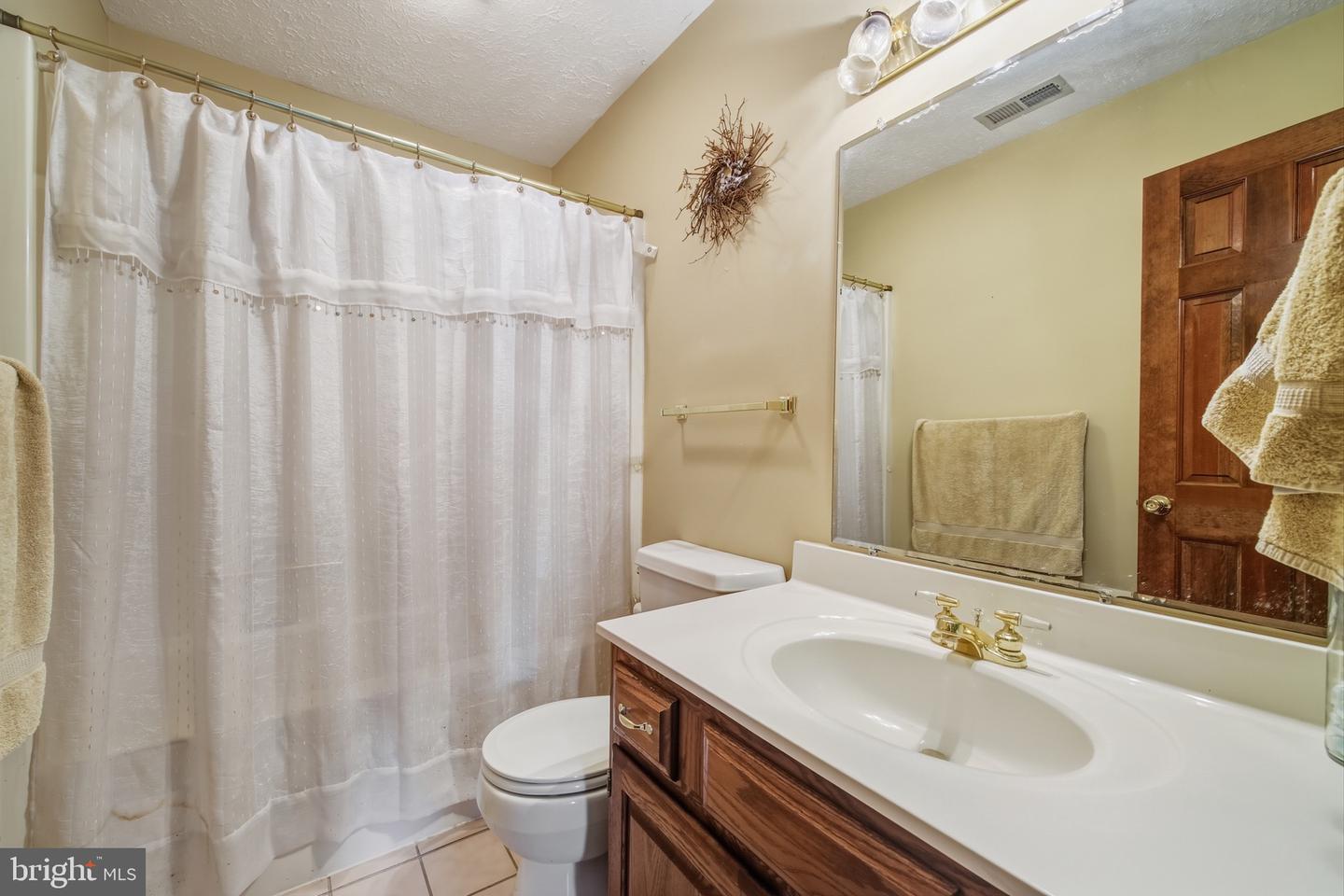 948 BATTLEFIELD BLUFF DR, NEW MARKET, Virginia 22844, 4 Bedrooms Bedrooms, ,2 BathroomsBathrooms,Residential,For sale,948 BATTLEFIELD BLUFF DR,VASH2013118 MLS # VASH2013118