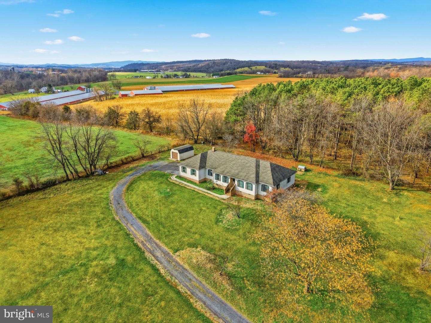 948 BATTLEFIELD BLUFF DR, NEW MARKET, Virginia 22844, 4 Bedrooms Bedrooms, ,2 BathroomsBathrooms,Residential,For sale,948 BATTLEFIELD BLUFF DR,VASH2013118 MLS # VASH2013118