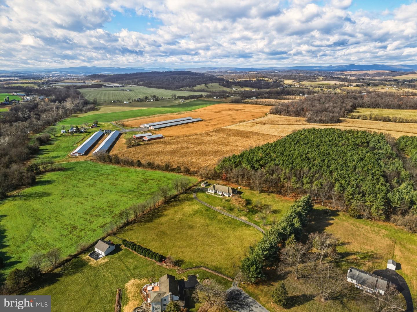 948 BATTLEFIELD BLUFF DR, NEW MARKET, Virginia 22844, 4 Bedrooms Bedrooms, ,2 BathroomsBathrooms,Residential,For sale,948 BATTLEFIELD BLUFF DR,VASH2013118 MLS # VASH2013118